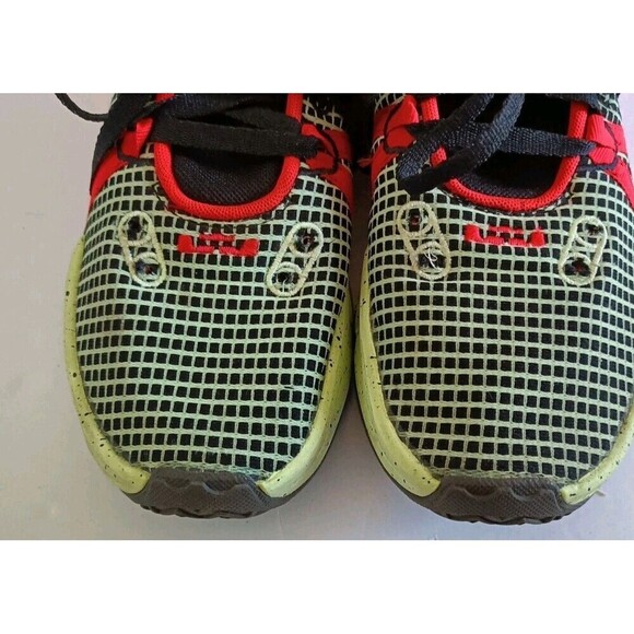 Nike LeBron Witness 7 Sneakers Men\'s Size 8 Alligator Volt Crimson DM1123 001 main image 5